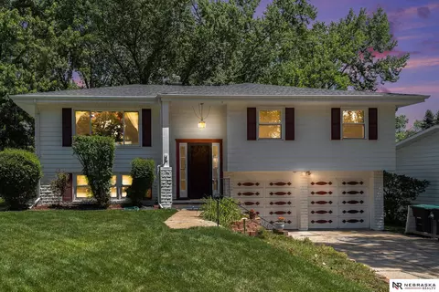 3817 N 101st St, Omaha, NE 68134
