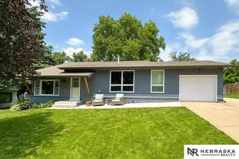 8506 Keystone Dr, Omaha, NE 68134
