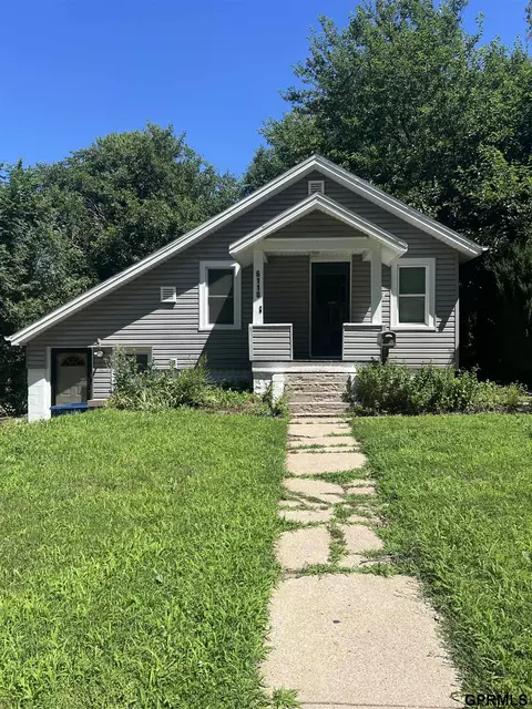 6110 Manderson St, Omaha, NE 68104
