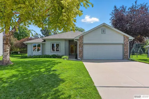 8013 S 94th St, La Vista, NE 68128