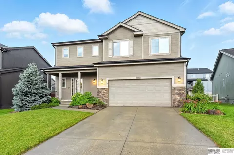 8916 N 160th St, Bennington, NE 68007