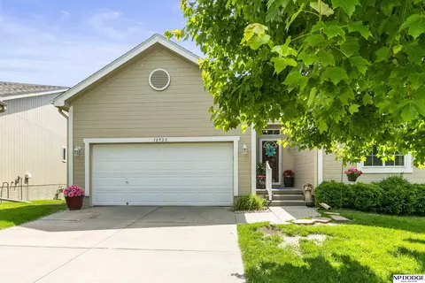 18923 Holmes St, Omaha, NE 68135