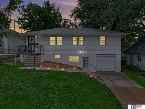 6336 N 37th St, Omaha, NE 68111