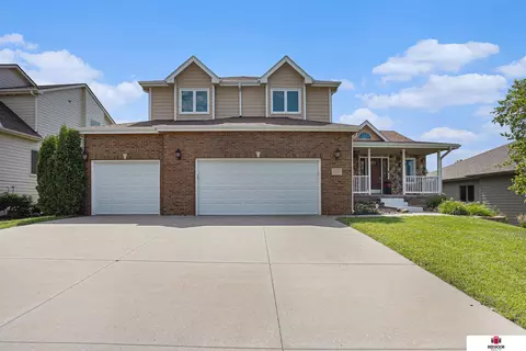 6133 S 94th St, Lincoln, NE 68526