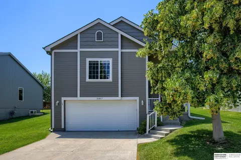 16067 Browne St, Omaha, NE 68116