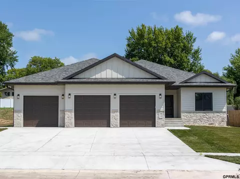 610 Timberline Cir, Milford, NE 68405