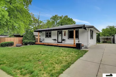 2141 S 60th St, Lincoln, NE 68506