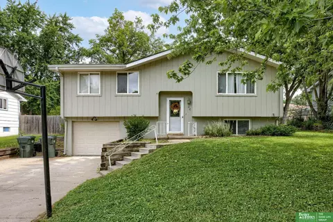 34 Pine Crest Dr, Yutan, NE 68073