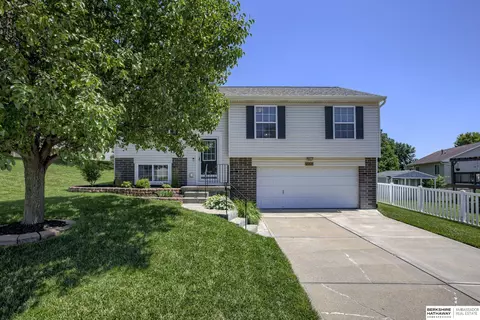 2201 N 166th St, Omaha, NE 68116