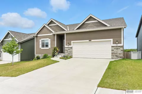 8570 Young St, Omaha, NE 68122