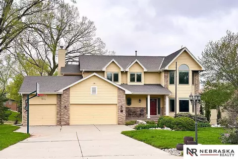 20102 Pearl Dr, Gretna, NE 68028