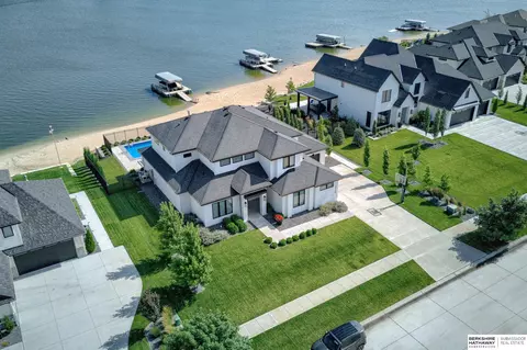 29208 Martin Cir, Valley, NE 68064