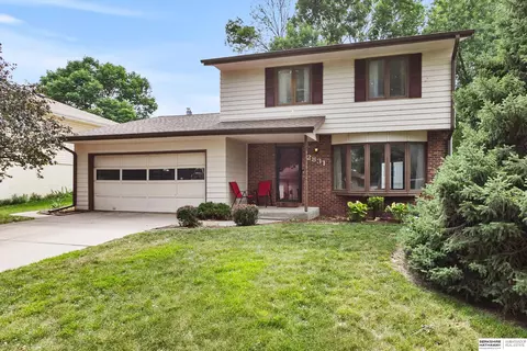 2831 Dorothy Dr, Lincoln, NE 68507
