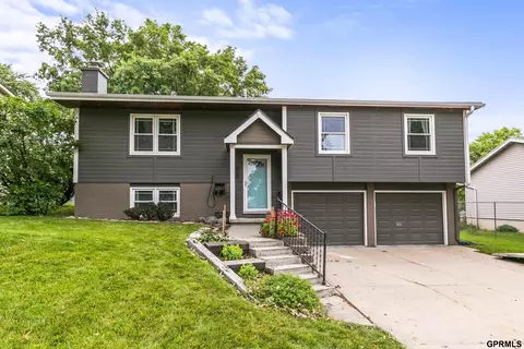 804 Galway Cir, Papillion, NE 68046