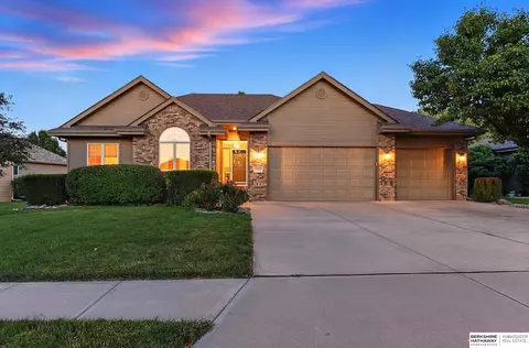 21317 Hampton Dr, Gretna, NE 68028