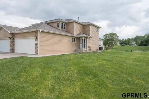 7739 Phares Dr, Lincoln, NE 68516