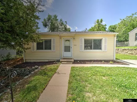 7005 Josephine St, La Vista, NE 68128
