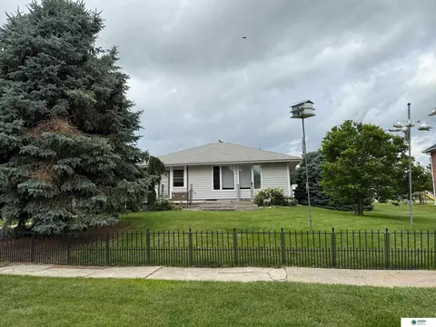 615 5th Ave, Fairmont, NE 68354