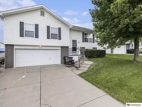 15717 Redwood St, Omaha, NE 68136