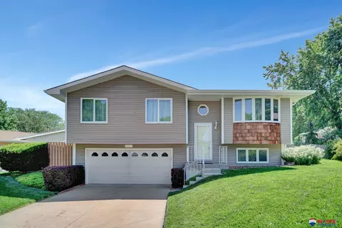 5420 Tamarisk Ct, Lincoln, NE 68516