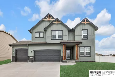 11013 Windward Ave, Papillion, NE 68046