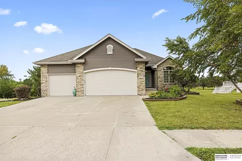 5003 Council Pointe Rd, Council Bluffs, IA 51501
