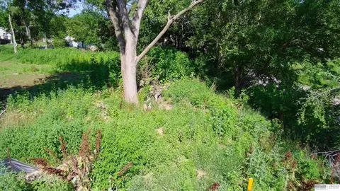 5457 S 51st St, Omaha, NE 68117