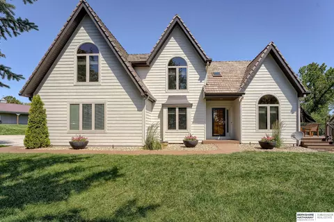7095 Lakota Ln, Fort Calhoun, NE 68023