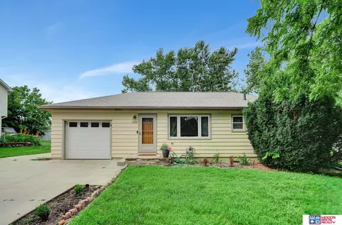 1135 N 51st St, Lincoln, NE 68504