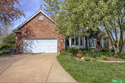 17616 Ventana Cir, Omaha, NE 68136