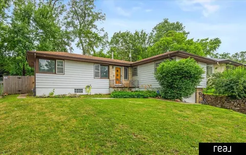 1910 Freeman Dr, Bellevue, NE 68005