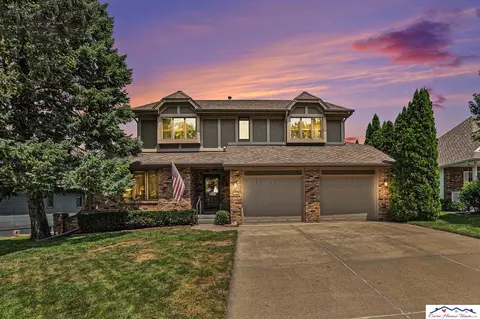 1229 Cork Dr, Papillion, NE 68046