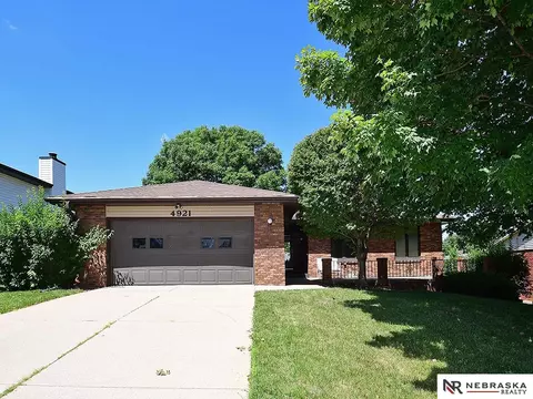 4921 S 67th St, Lincoln, NE 68516