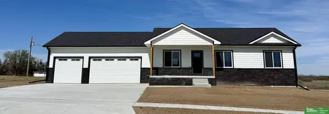 300 Jo Ln, Mccool Junction, NE 68401