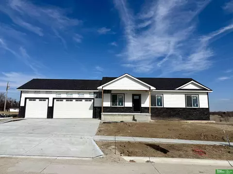 300 Jo Ln, Mccool Junction, NE 68401