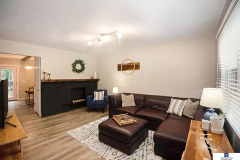 1913 Winnie Dr #5, Bellevue, NE 68005