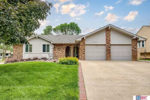 9311 Berry St, Omaha, NE 68127