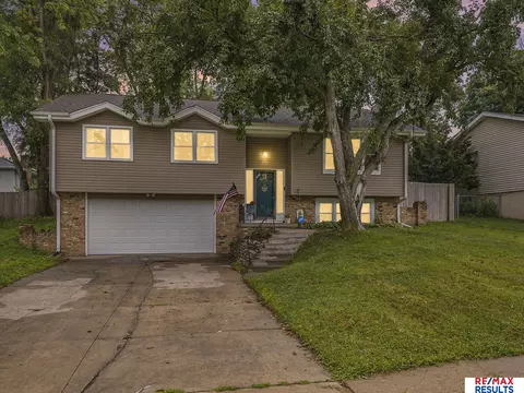 3401 Redwing Dr, Bellevue, NE 68123