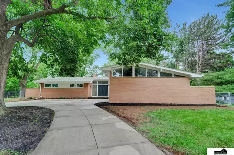 6123 A St, Lincoln, NE 68506