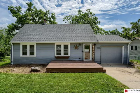 7517 N 57th St, Omaha, NE 68152
