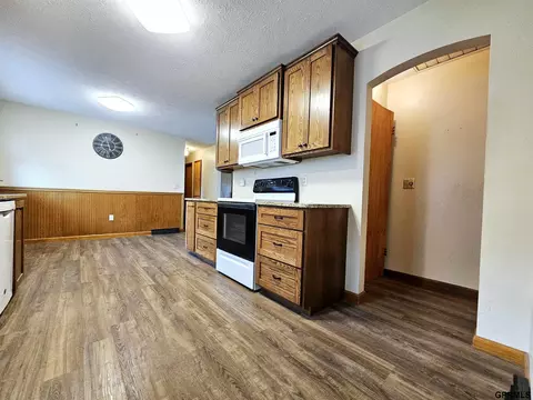 534 N 3rd St, Hampton, NE 68843 photo 8