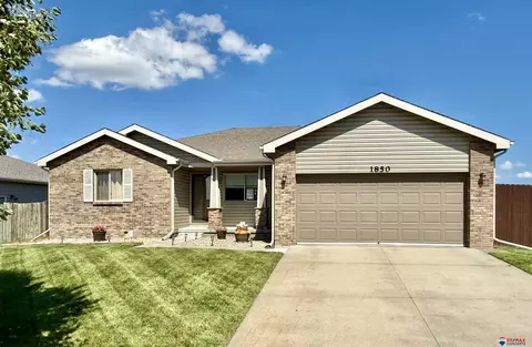 1850 SW 28th St, Lincoln, NE 68522