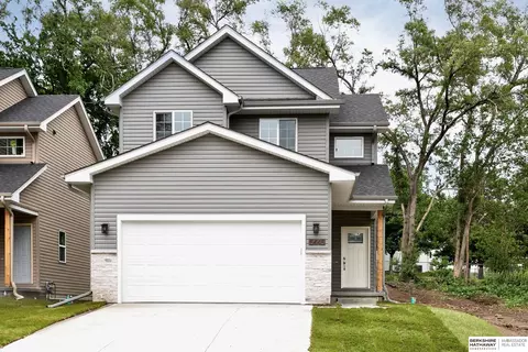 5445 S 51st St, Omaha, NE 68117
