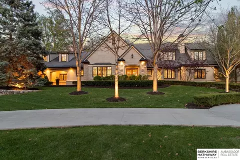 717 Hackberry Rd, Omaha, NE 68132