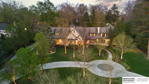 717 Hackberry Rd, Omaha, NE 68132