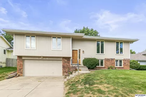 1866 N 150th Plz, Omaha, NE 68154