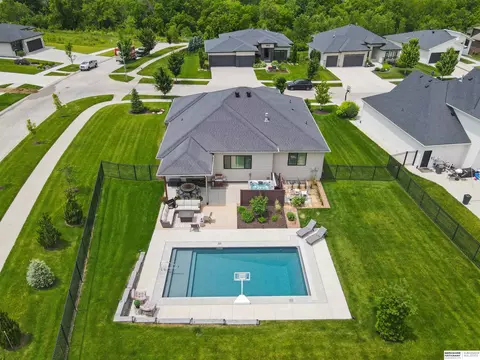 3953 S 208th St, Elkhorn, NE 68022