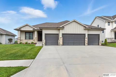 10006 S 188th St, Omaha, NE 68136