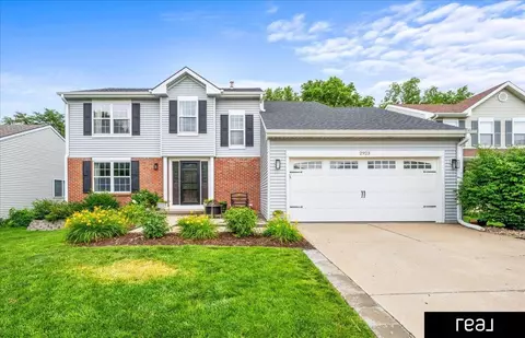 2923 Blackhawk Dr, Bellevue, NE 68123