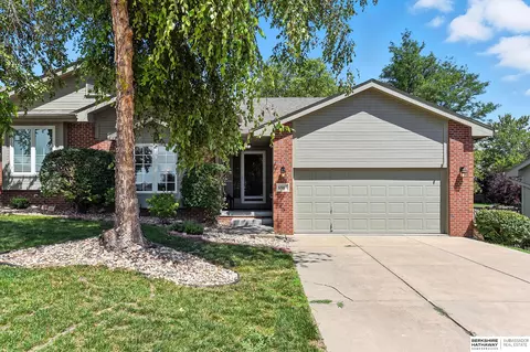 6905 S 164th St, Omaha, NE 68136
